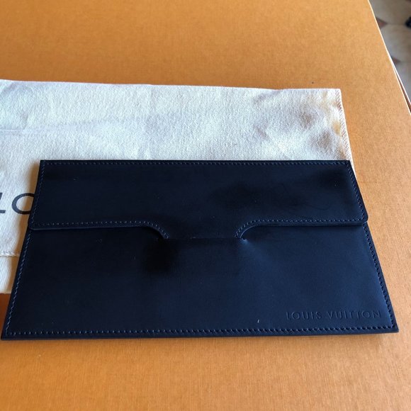 Louis Vuitton Anoushka Black Glace Clutch - Picture 10 of 14